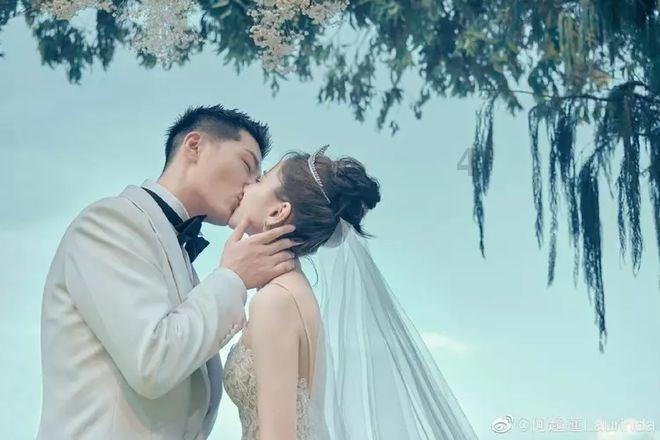 救援男孩与狗